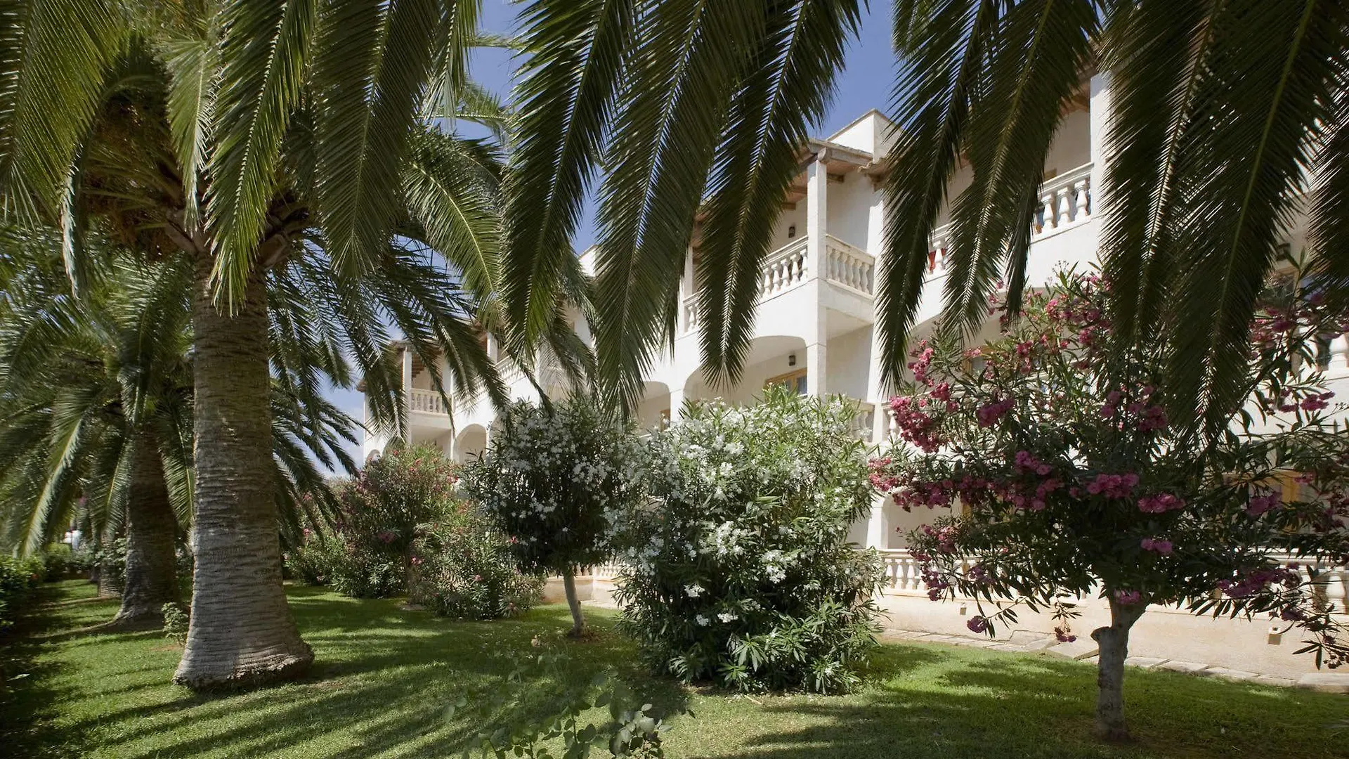 Aparthotel Ferrer Lime Isabel Cala Bona